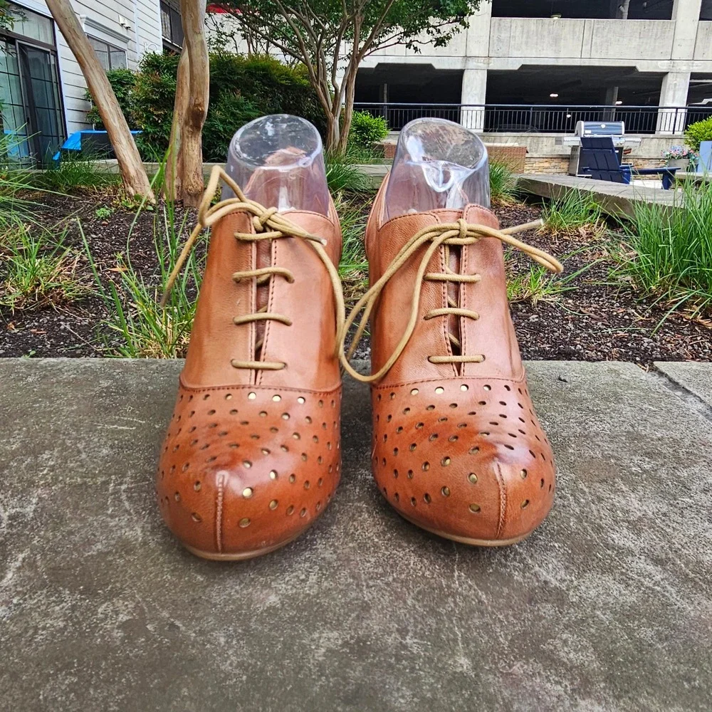 Miz Mooz Oxford Heels Womens 9 Tan‎ Leather Perforated Lace Up Block Heel Bootie